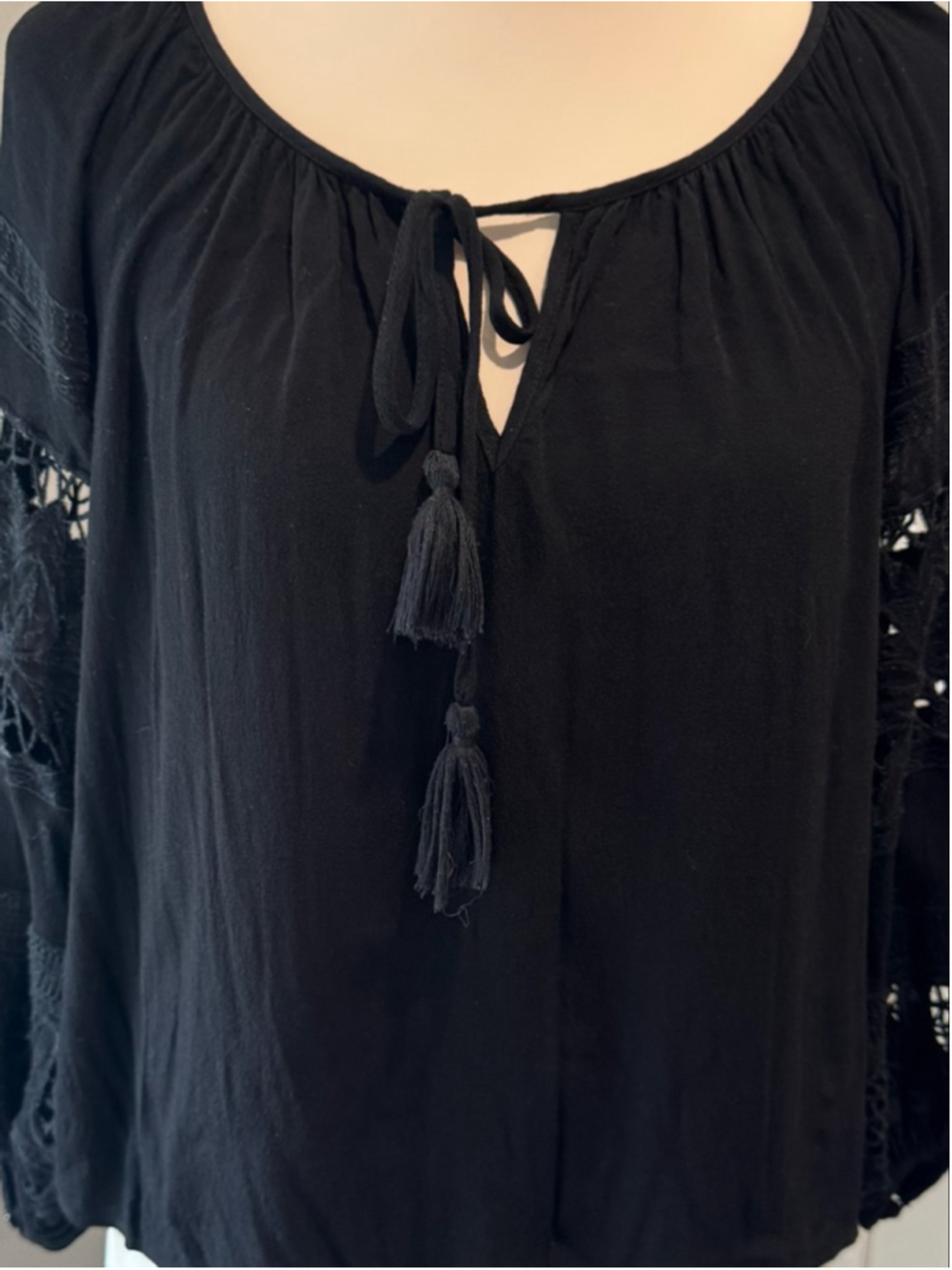 ASTR The Label | Crochet Balloon Sleeve Peasant Blouse | Black | Size Small - Picture 4 of 6